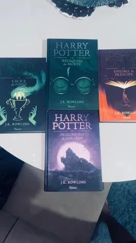 5 Livros Harry Potter capa dura por 100 reais