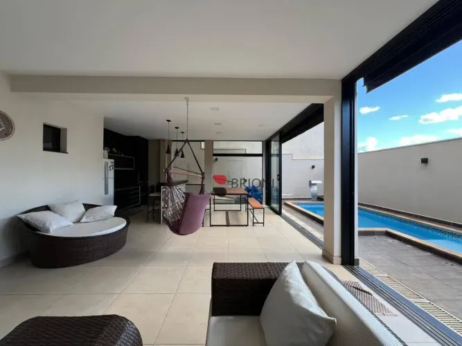 Casa alto padrão, com 210m², 4 quartos/suítes, à venda no Condomínio Terras de Siena em Ri