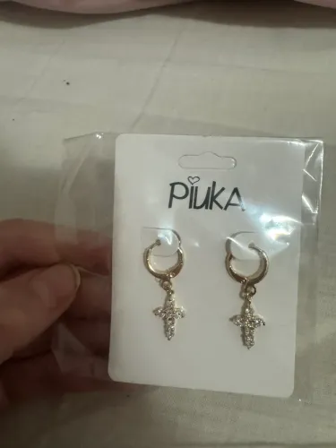 Argola semijoia Piuka cruz com zircônias 