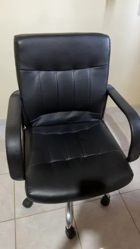Cadeira Executiva de Escritório Preta - Ótimo Estado | R$ 280$