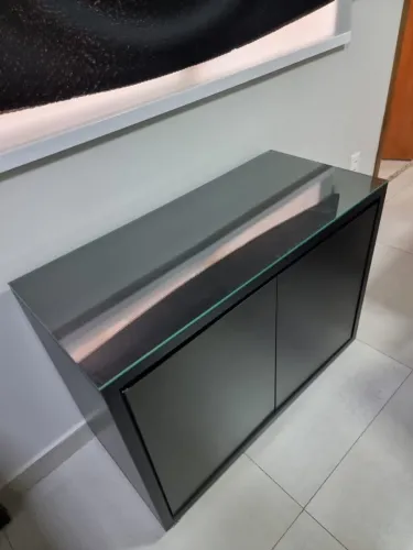 Armário aparador de Escritório em MDF com Tampo de Vidro - Design Sofisticado