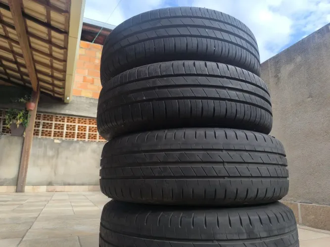 Jogo pneu 185 65 r15 Goodyear Eagle Touring em ótimo estado com rodas 4x108