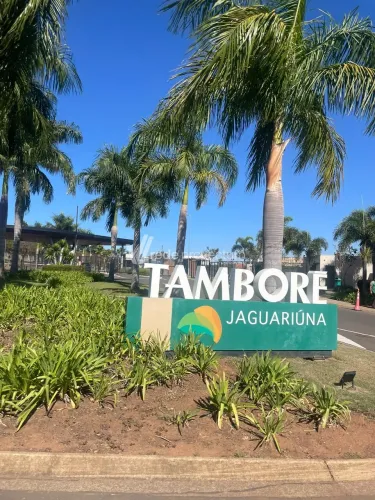 Casa à venda, no Condomínio Tamboré em Jaguaríuna, com 4 suítes