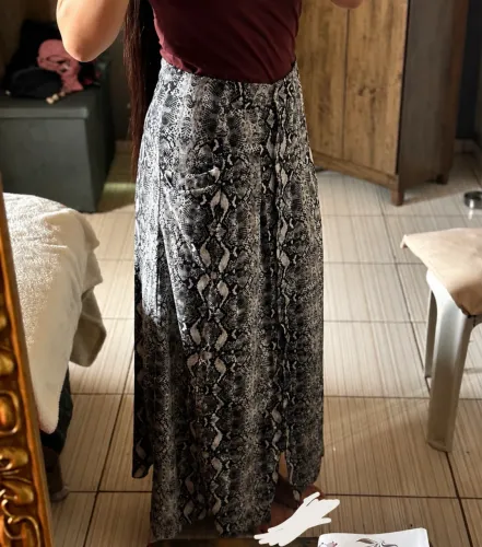 Saia longa linda com botões