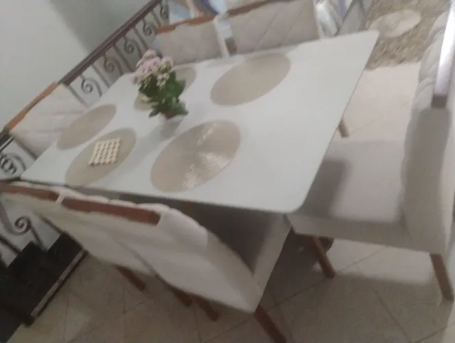 Mesa de jantar com 6 cadeiras