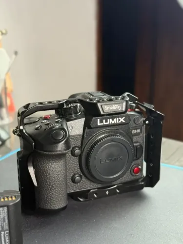 Panasonic Lumix Gh6 Mirrorless M4/3 + Acessórios