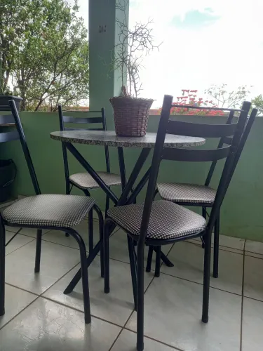 Mesa de mármore 4 cadeiras