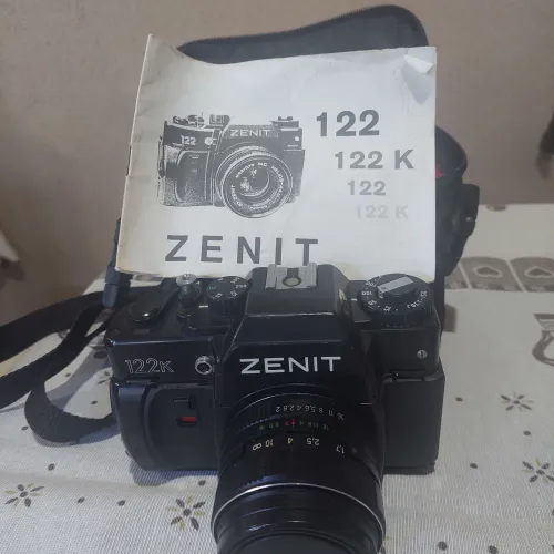 Máquina fotográfica antiga marca ZENIT 300,00