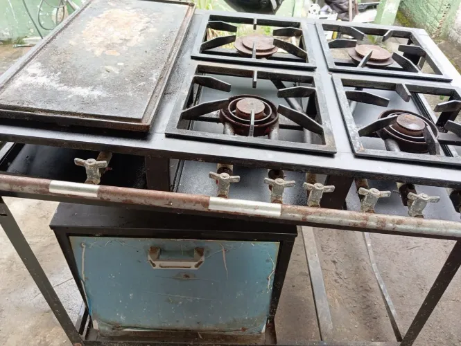 Fogão Industrial 4 bocas com Forno e Chapa Cristal Aço