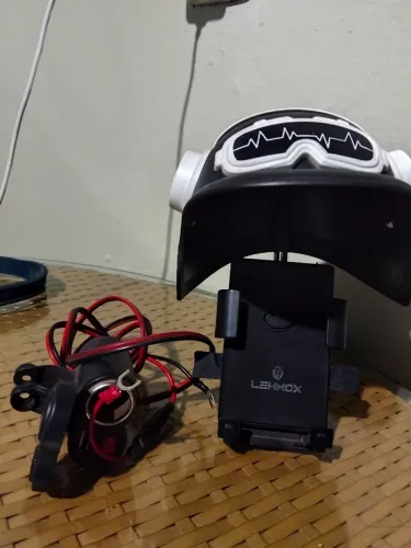 Suporte de celular e carregador para moto