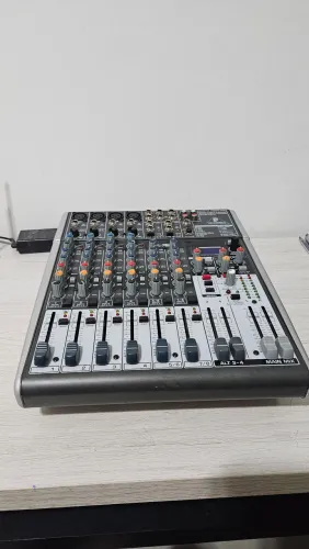 Mesa de som profissional Mixer Behringer Xenyx X1204USB Interface de áudio