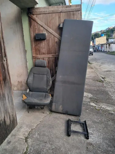 Vendo banco e cama do caminhão costeleiton 24 250