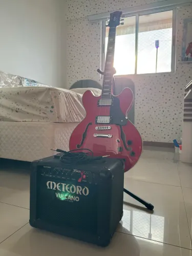 Guitarra Strinberg + Amplificador Meteoro