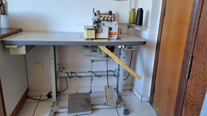 Máquina de Costura industrial OVERLOCK ponto Cadeia 2 Agulhas