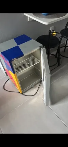 frigobar redbull