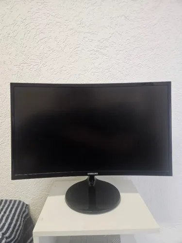 Monitor Samsung C24F390Fh Led 24 Preto 110V/220V
