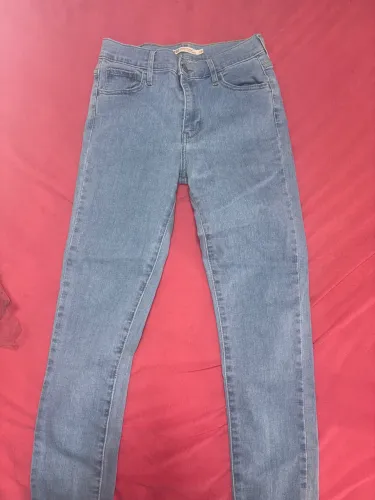 Calça jeans levis