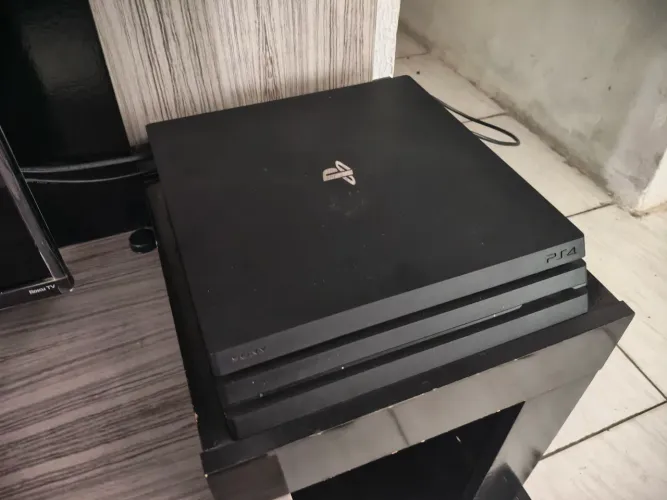 Playstation 4 pro impecável