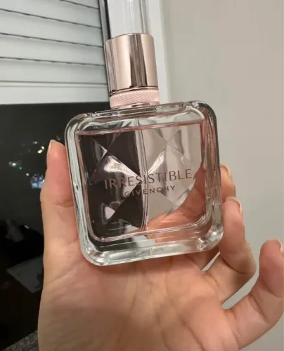 Perfume irresistible Givenchy - 50 ml, novo e original