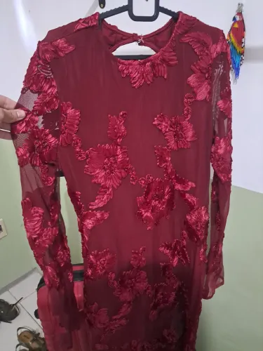 Vestido de festa vermelho florido