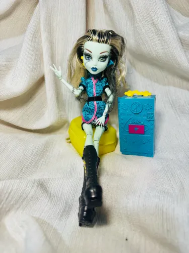 Boneca Monster High Frankie Stein Scaris