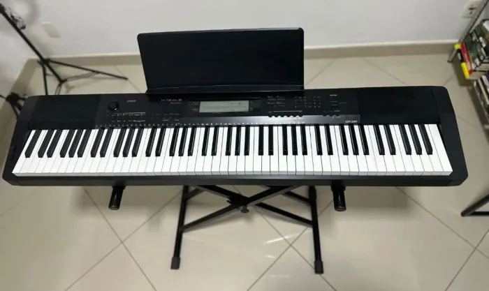 Piano elétrico digital Casio CDP-230 R 88 teclas completo