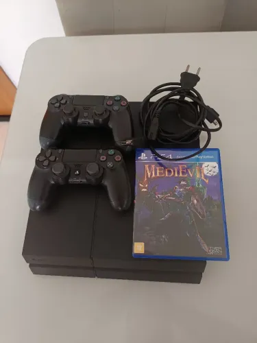 Playstation 4 500GB dois controles.