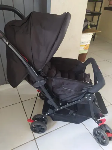 Carrinho de Bebê Reclinável Dardara (Semi-novo / Pouco Uso)