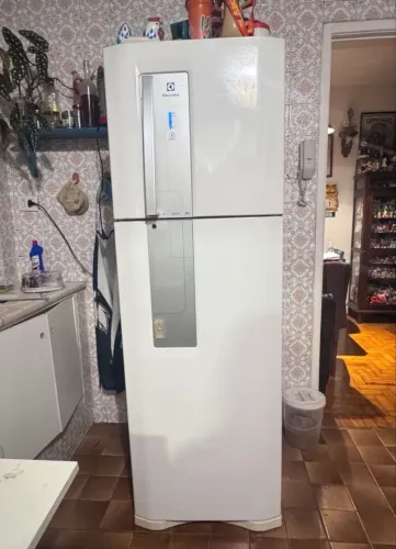 Geladeira electrolux df51