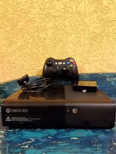 XBOX 360 desbloqueado RGH aurora +250 lotado de jogo (problema no analógico esquerdo e l2)