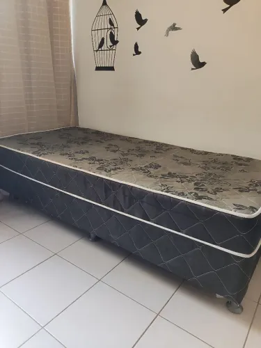 Cama box de solteiro conjugada.