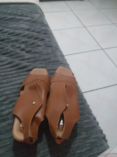 Vendo 2 pares de sandália ótimo estado novo número 37 cor marrom