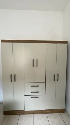 Guarda-roupa 7 portas e 2 gavetas