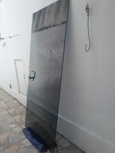 Vendo porta de vidro.