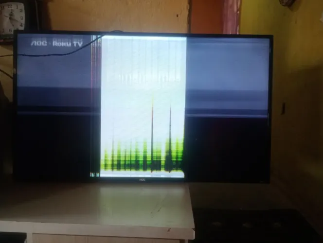 Venso essa tv 43 polegadas pra retirada de peças ou quem interessar trocar a tela
