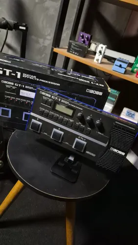 Pedaleira Guitarra Boss Gt-1 - Semi nova, com caixa! 