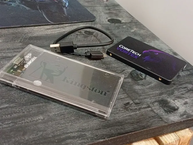 Kit 2 SSD 240gb/128gb mais 1 case