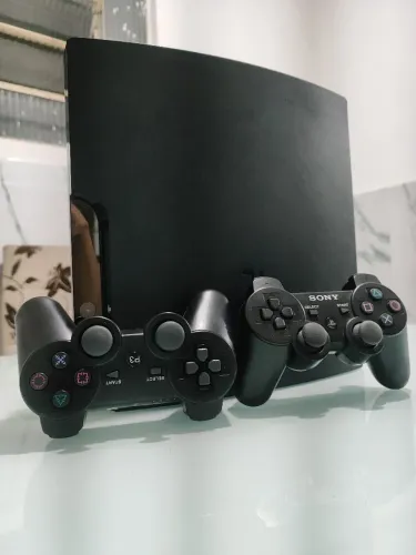 Playstation 3 com duas manetes