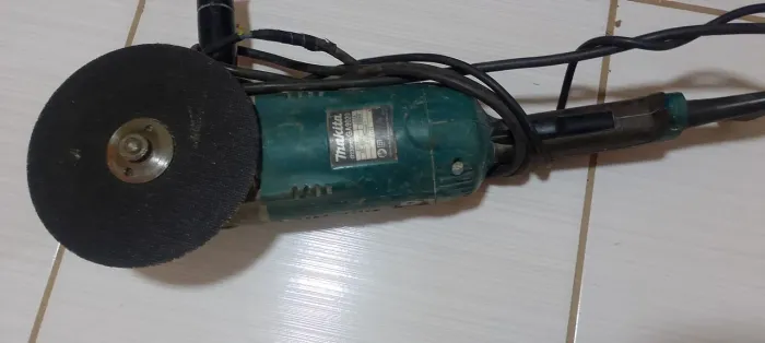 Vendo lixadeira grande barata 250 maquita