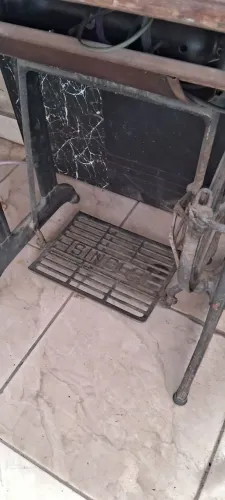 Gabinete de maquina de costura