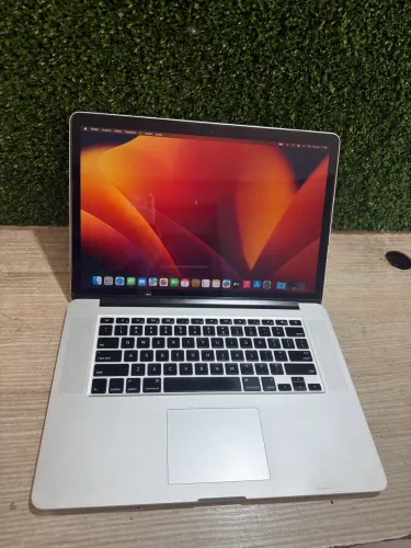 MacBook Pro Retina 15 Core i7 / 16GB / Placa Dedicada NVIDIA