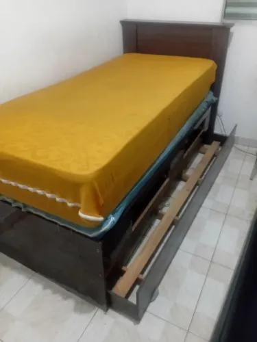 Cama solteiro com colchão usada