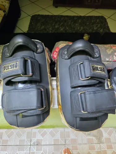 Kit Manopla e Aparador Muay Thai Pulser