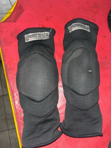 Vendedo joelheira , semi nova