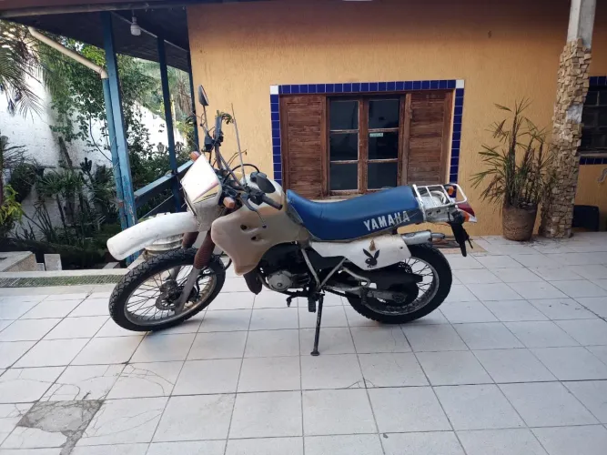 Vendo DT 200 , Ano modelo 1996 em excelente estado de funcionamento.