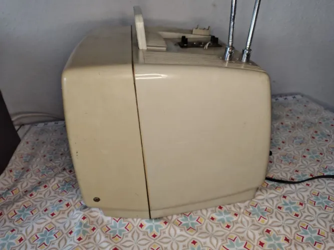 TV Antiga De Tubo Semp Toshiba Max Color TVC-100 Vintage - Anos 80