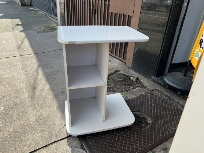 Mesa de Apoio Auxiliar com 2 Nichos e Rodinhas Ditália Móveis 