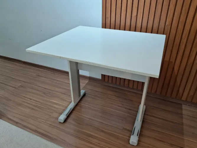 Mesa de escritório resistente