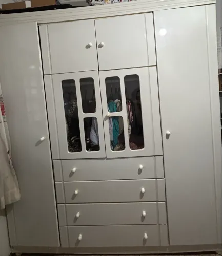 Guarda Roupa 4 portas 4 gavetas e Compartimento Superior