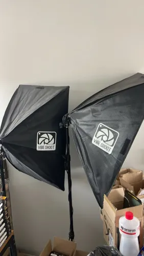 Kit 2 Softboxes Vibe Shoot com Lâmpadas Inclusas - Iluminação Profissional para Fotos